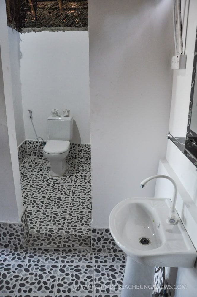 Jambo Beach Bungalows - Hostel 48/50
