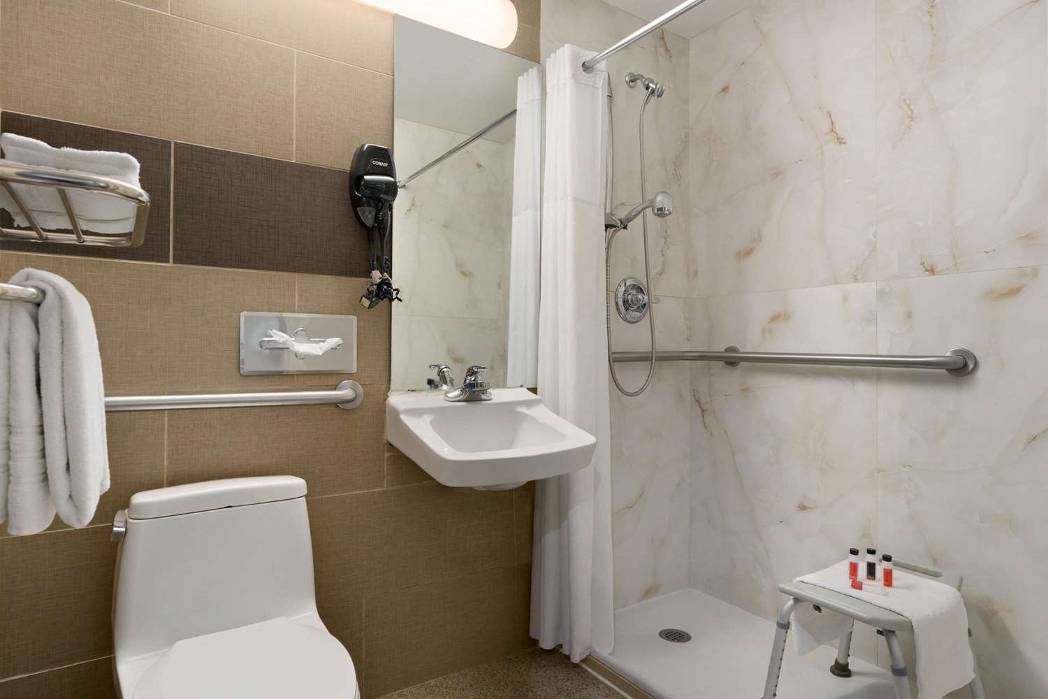 Days Inn by Wyndham Brooklyn 40/40