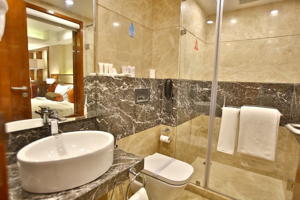 Regenta Central The Crystal 48/50