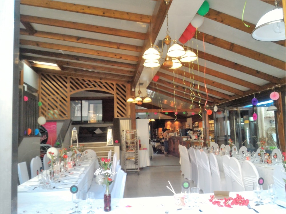 Hotel Les Cigalons 13/25