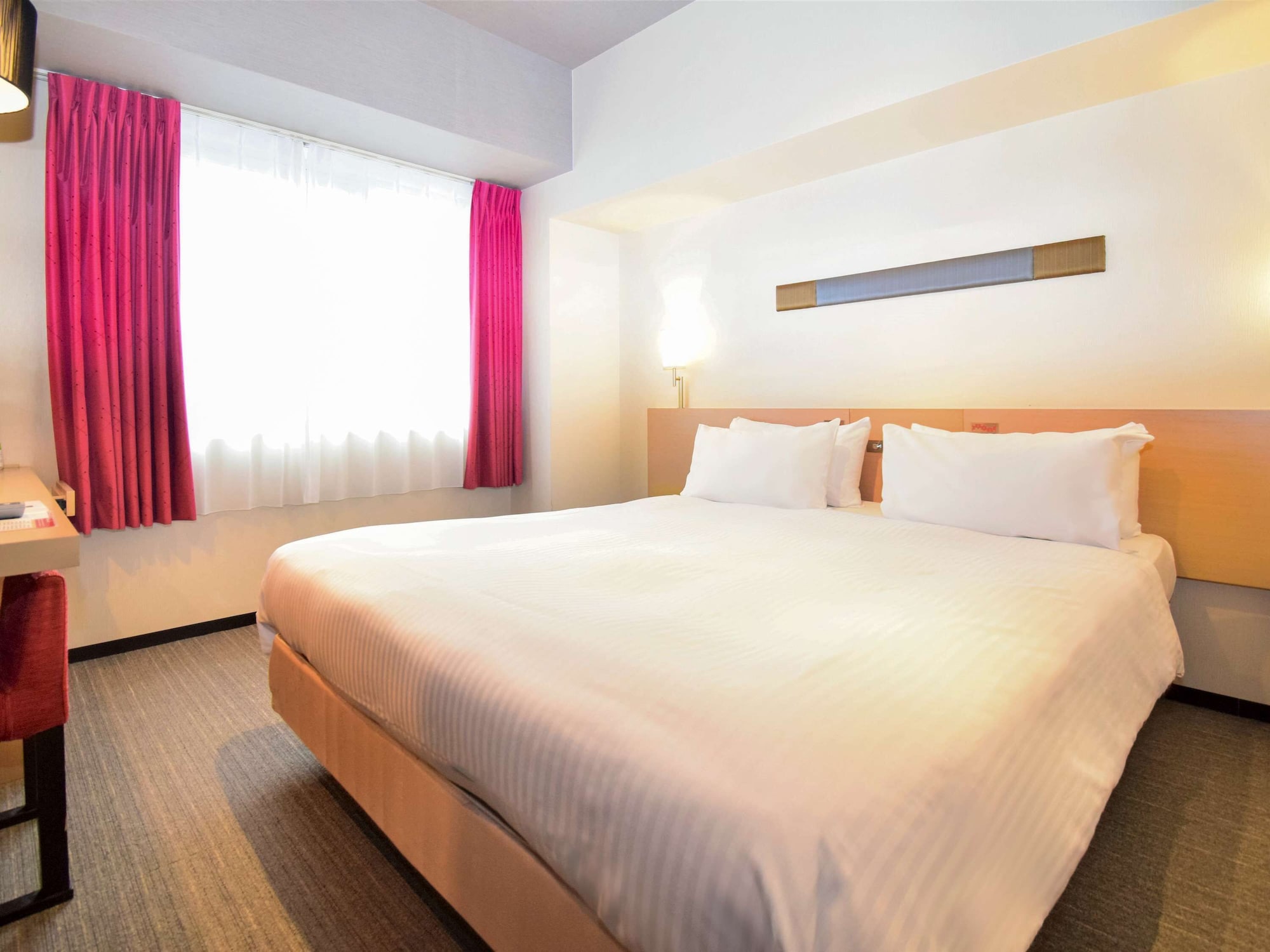 STANDARD, QUEEN BED