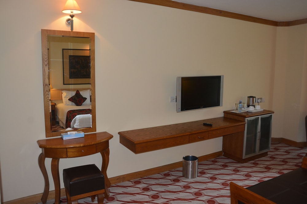 GOLF COURSE HOTEL 35/42
