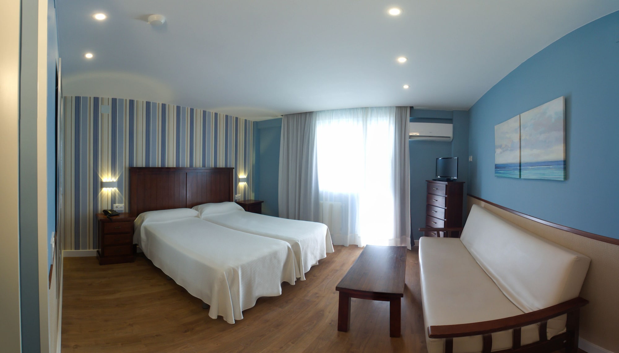 STANDARD, DOUBLE OR TWIN BED, TERRACE