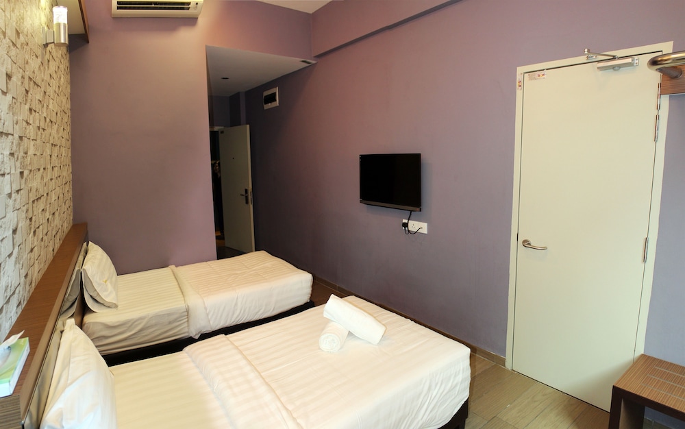 Hotel Golden View Nilai 4/25