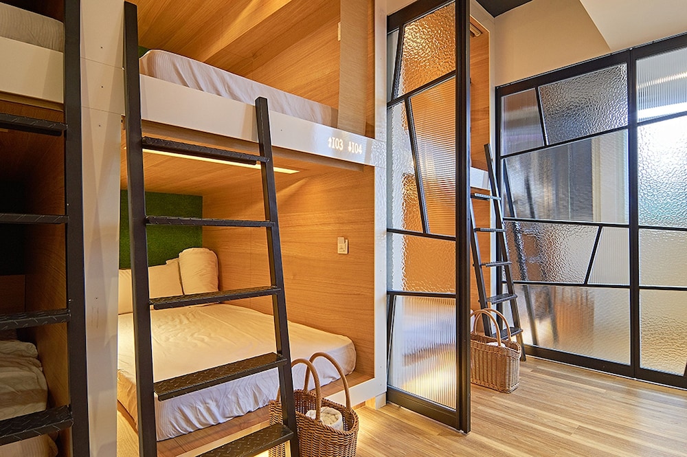 East Hostel 15/26