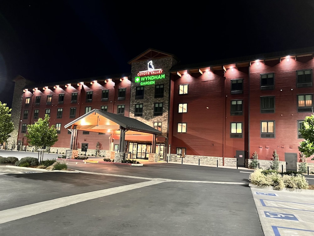 Wyndham Garden Redwood Valley/Ukiah 42/50