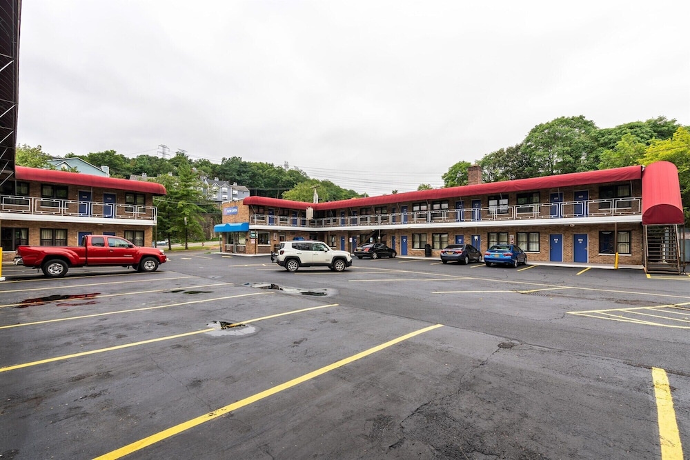 Motel6 Elmsford, NY - White Plains 34/50