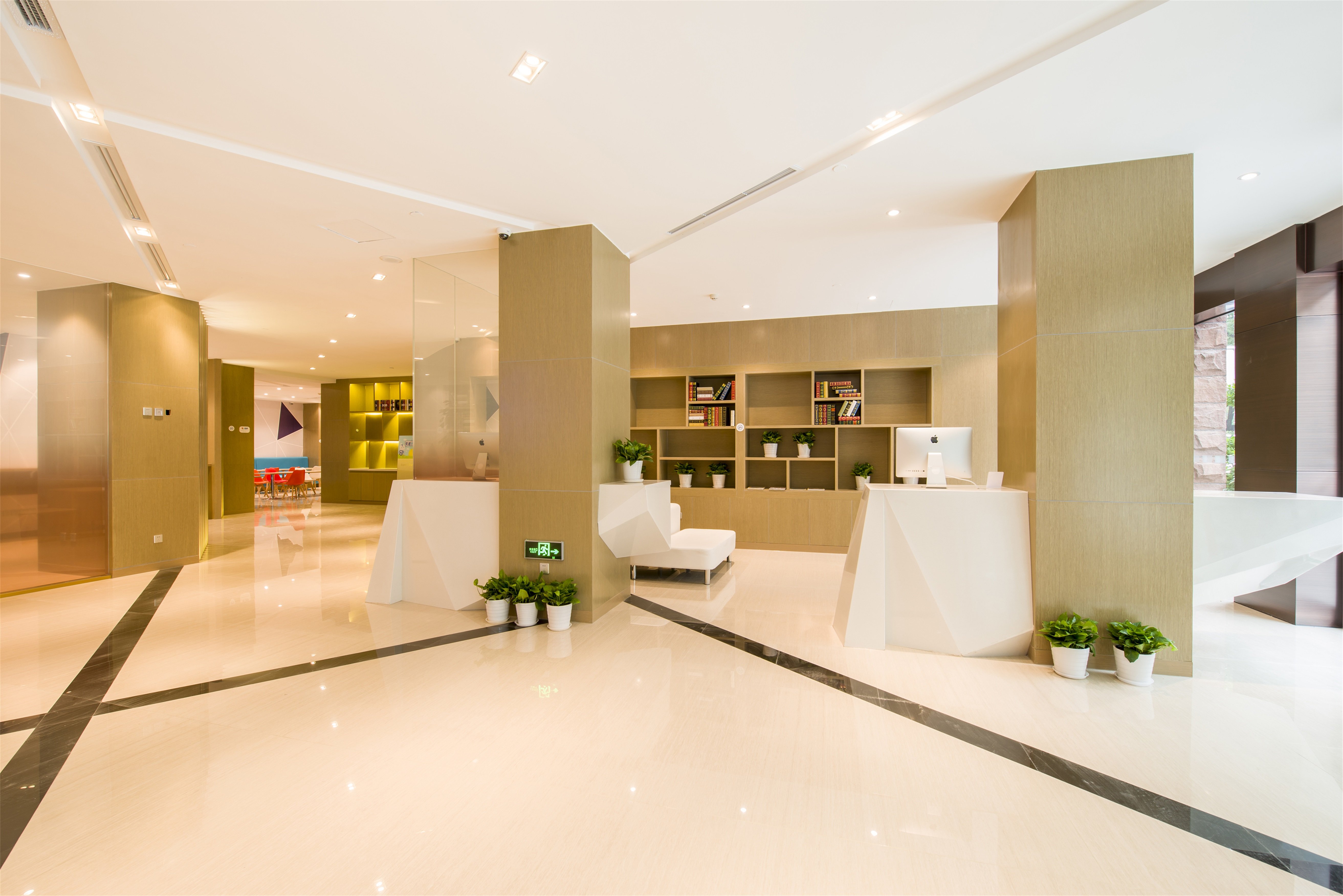 HOLIDAY INN EXPRESS CHENGDE DOWNTOWN 6/86