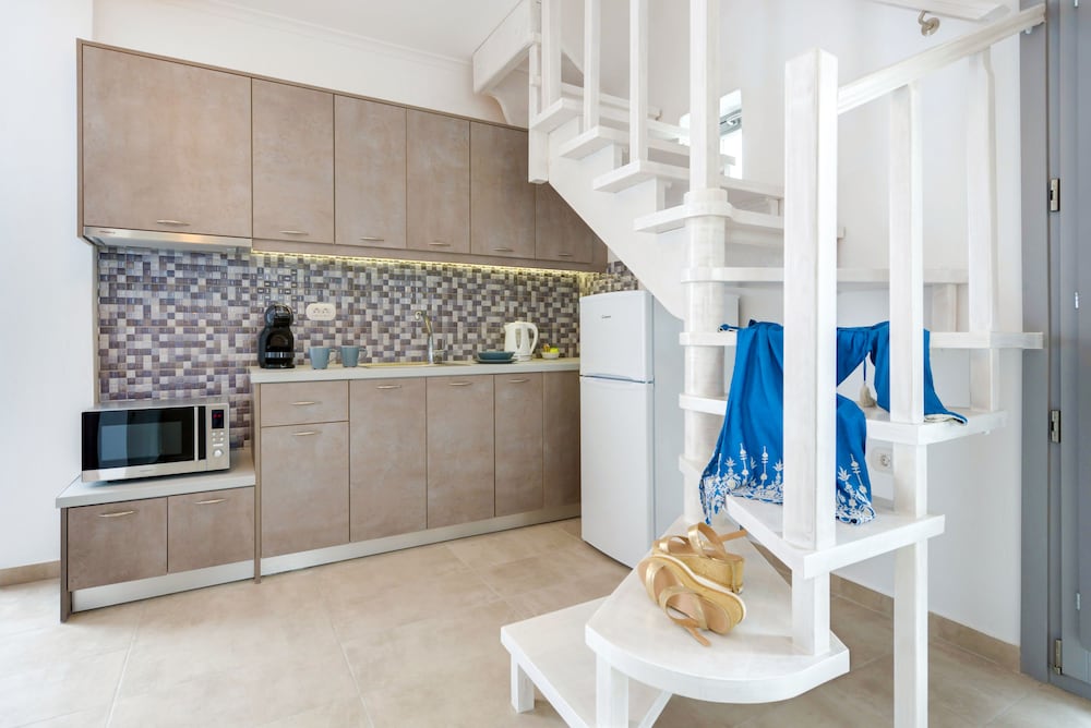 White Harmony Suites 15/69