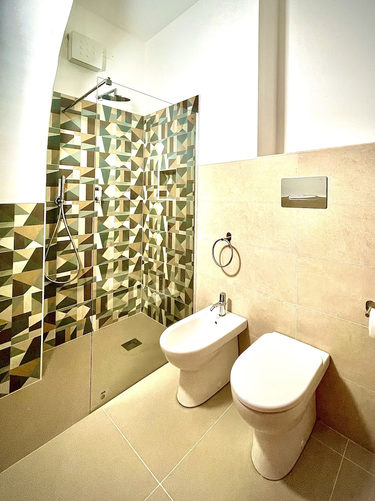 Deluxe, Quadruple, Double and Twin Beds, Castle View, Patio، Hotel Villa de Pasquale 5/6