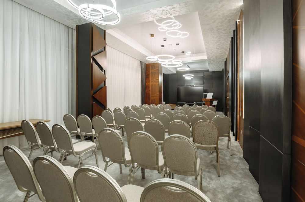 Azimut Hotel Moderno Tashkent 39/45