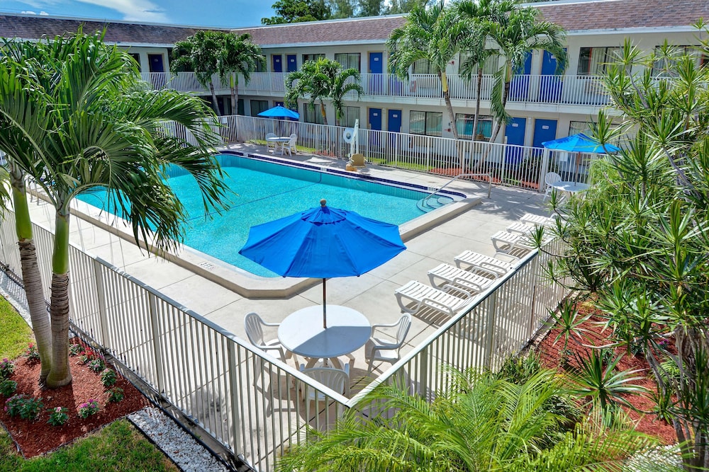 Motel6 Dania Beach, FL 51/59