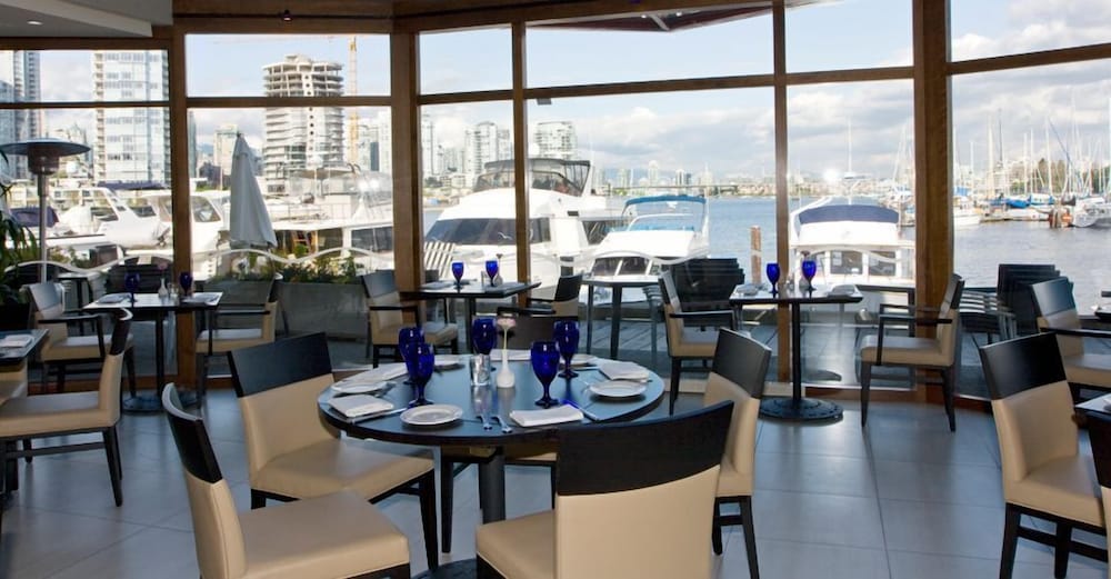 GRANVILLE ISLAND HOTEL 32/50