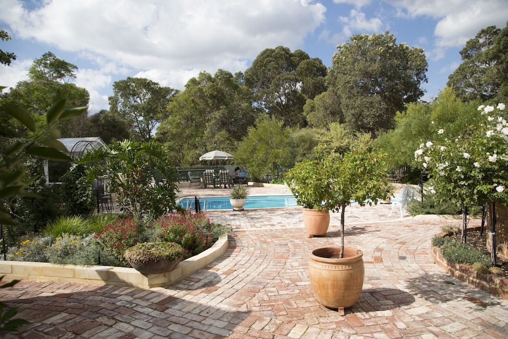 Rosebridge House Bed & Breakfast 35/50