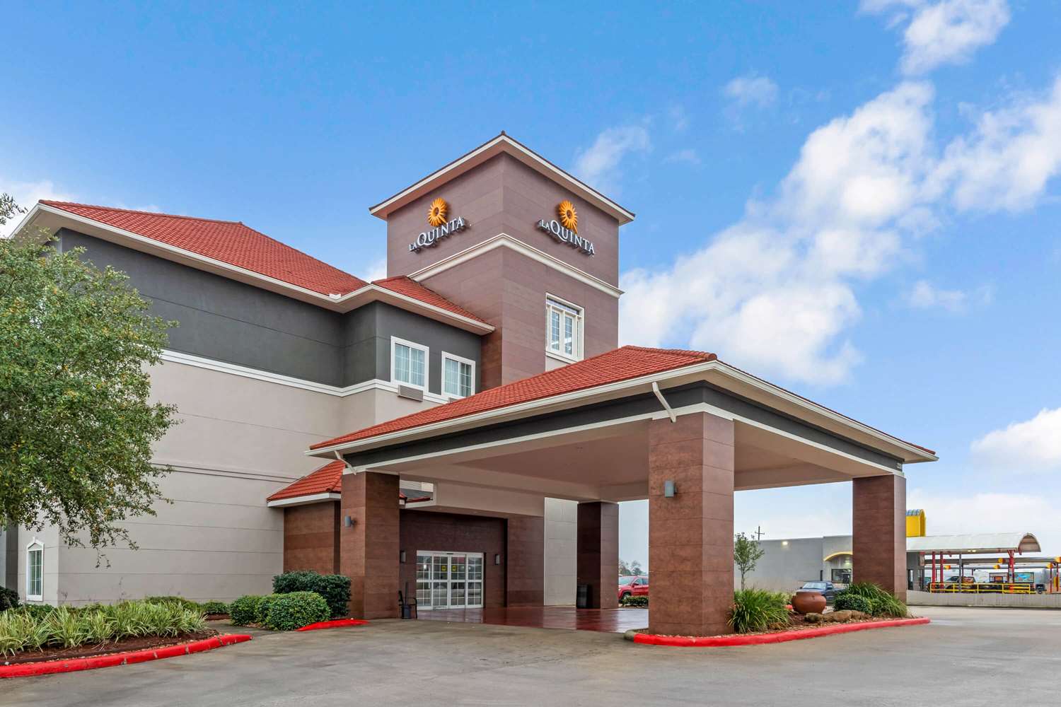 La Quinta Inn & Suites by Wyndham Orange 4/56