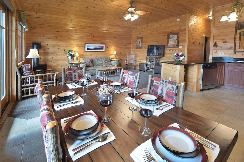 The Lodges at Cresthaven 44/60