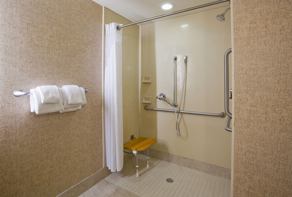 Holiday Inn Hotel Suites Maple Grove Nw Mpls Arbor Lks 20/76