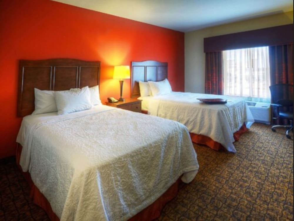 Hampton Inn Suites Mcallen 24/52