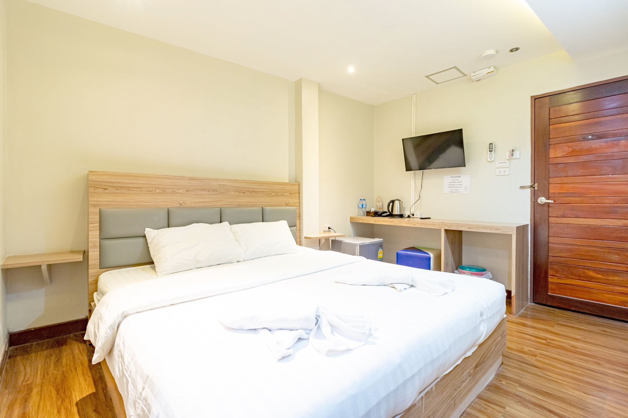 ROOM, DOUBLE BED, NO WINDOW, HIGH FLOOR