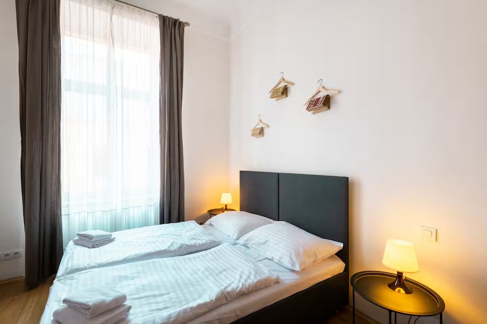 Mezzanine, 2 Bedrooms, Exclusive, Apartment, 5 Beds, Bunk Bed, Sofa، Hybernska Apartments 2/10