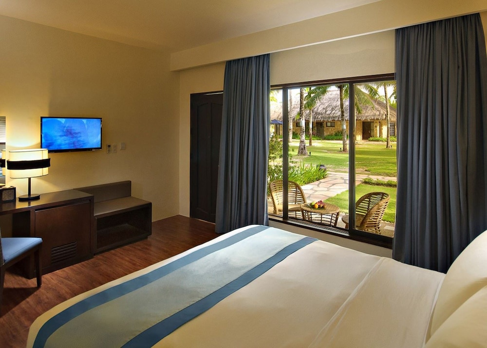 DELUXE, DOUBLE OR TWIN BED, POOL VIEW