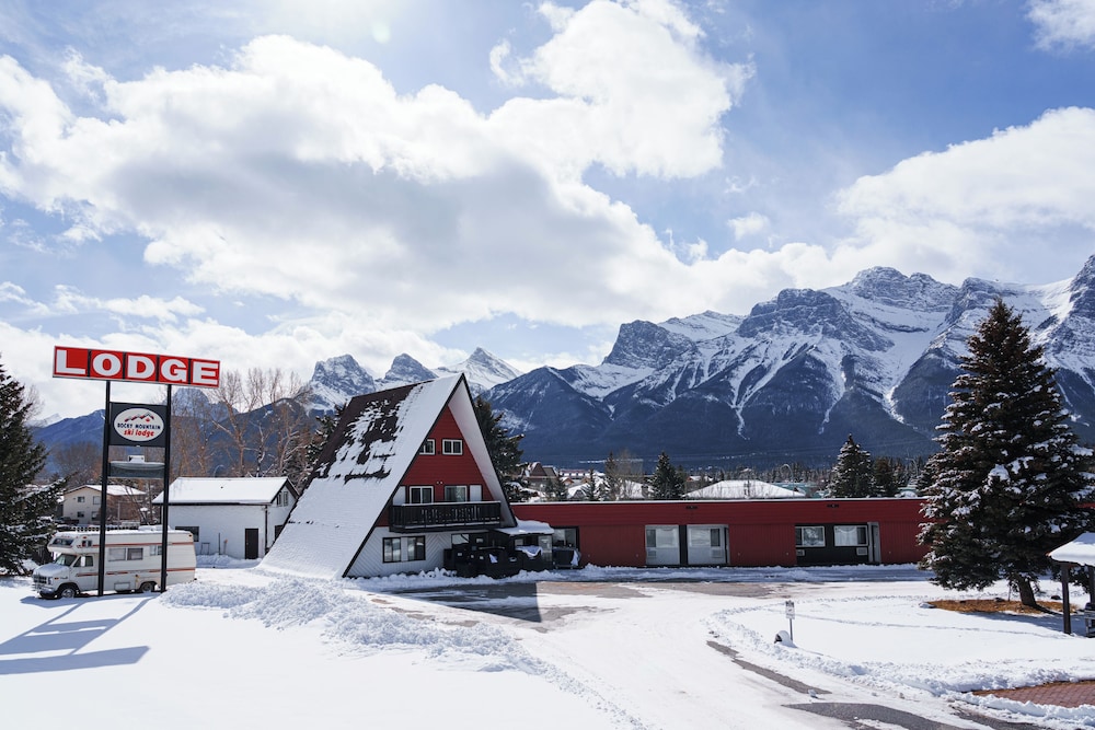 Canmore Rocky Mountain Ski Lodge 95/118