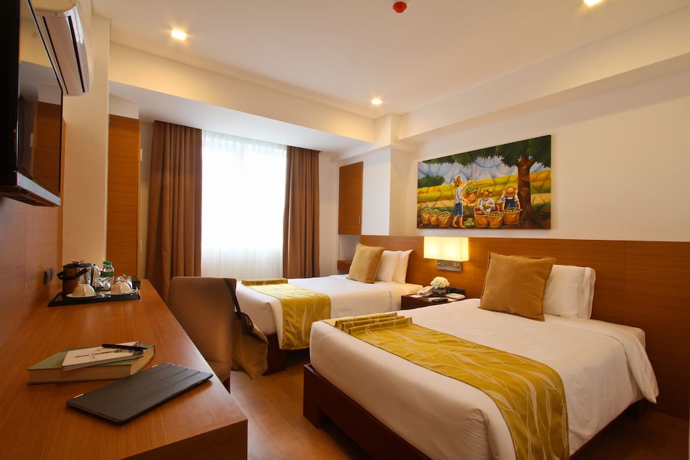Harvest Hotel 13/68
