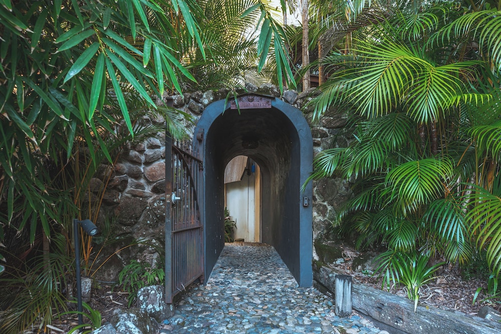 THE GARDEN BUREES 61/67