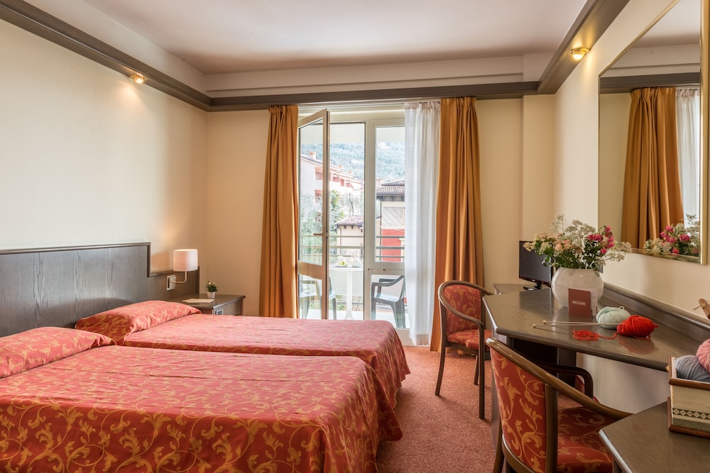 HOTEL DRAGO 11/50