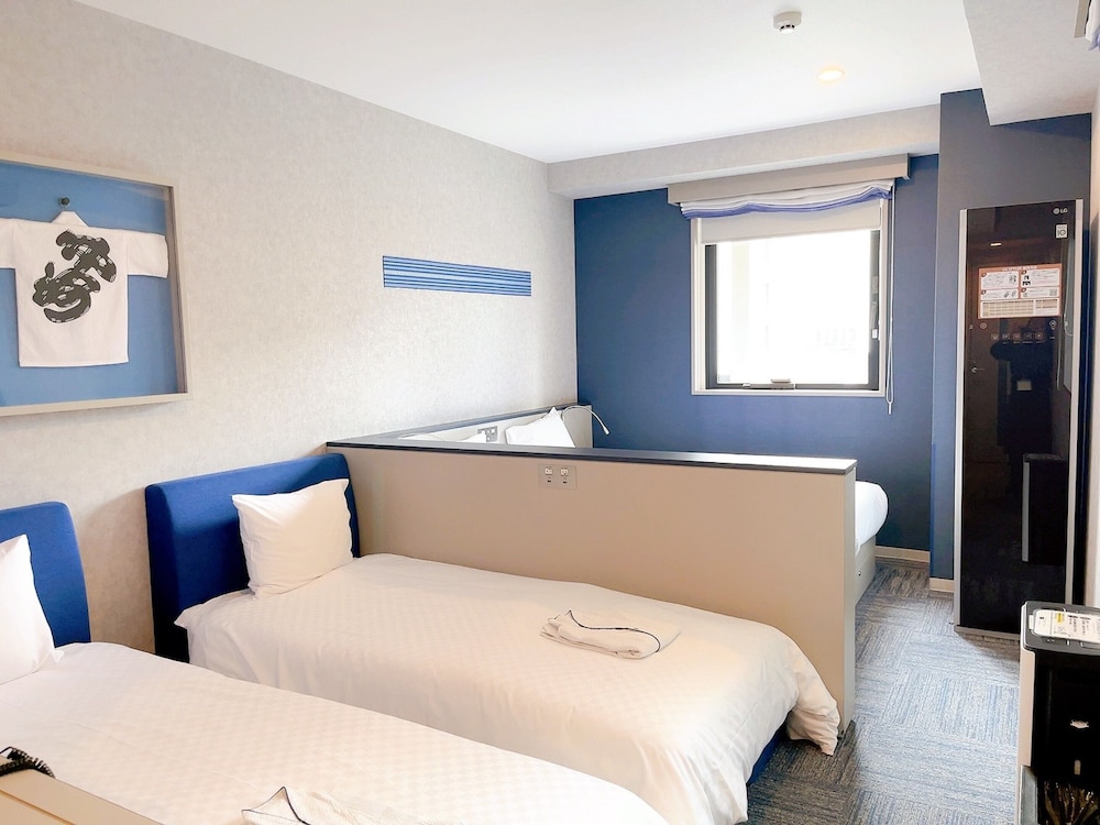 ROOM, QUADRUPLE