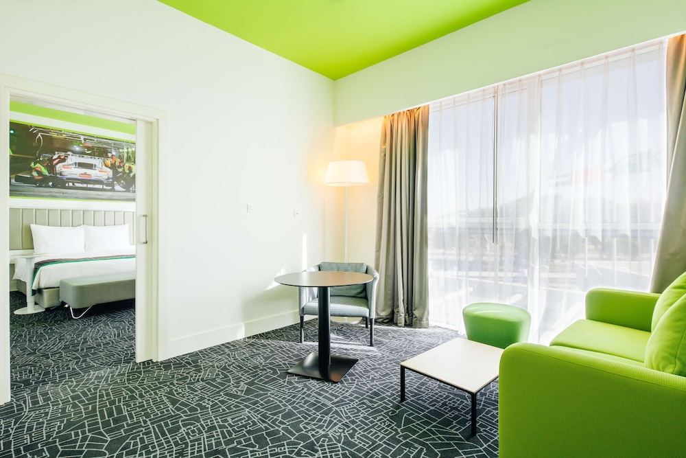 Park Inn By Radisson Dubai Motor City 47/76