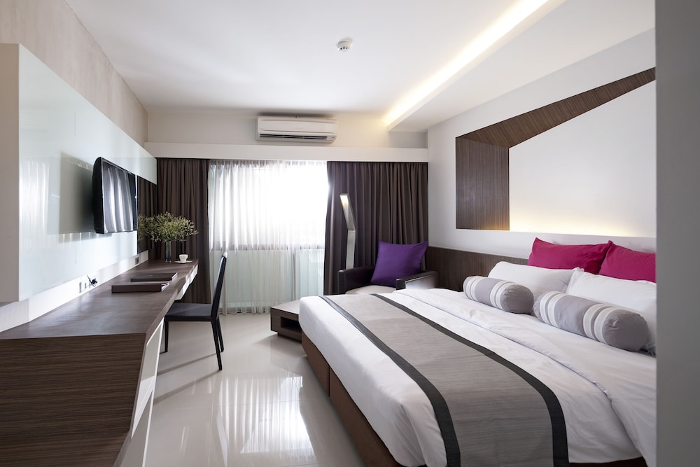 DELUXE, DOUBLE BED