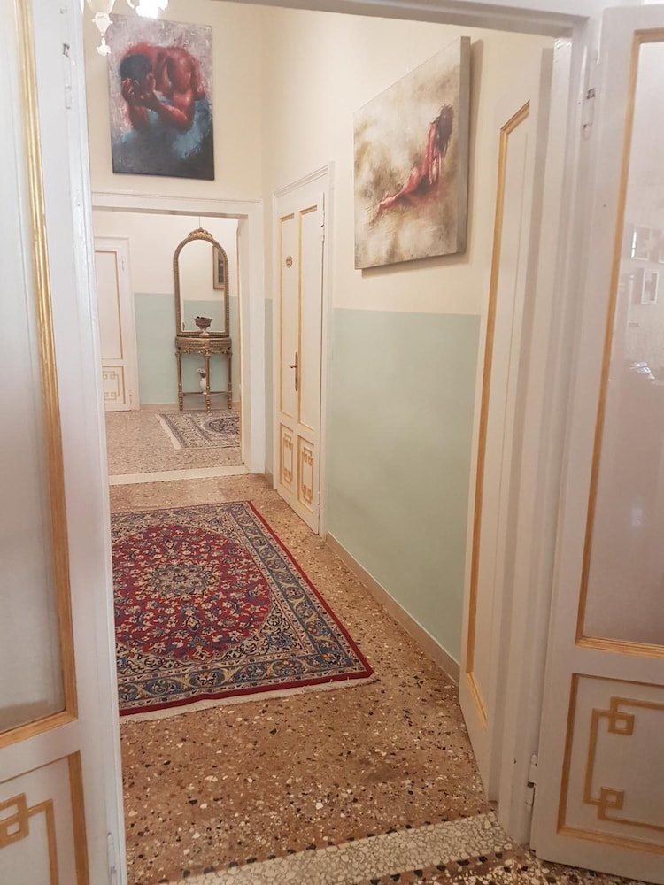 Friendly Venice Suites 2/48