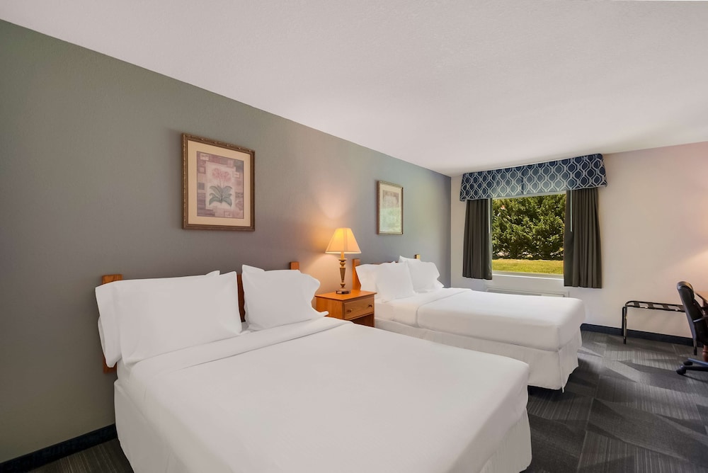 Standard, 2 Queen Beds, Accessible