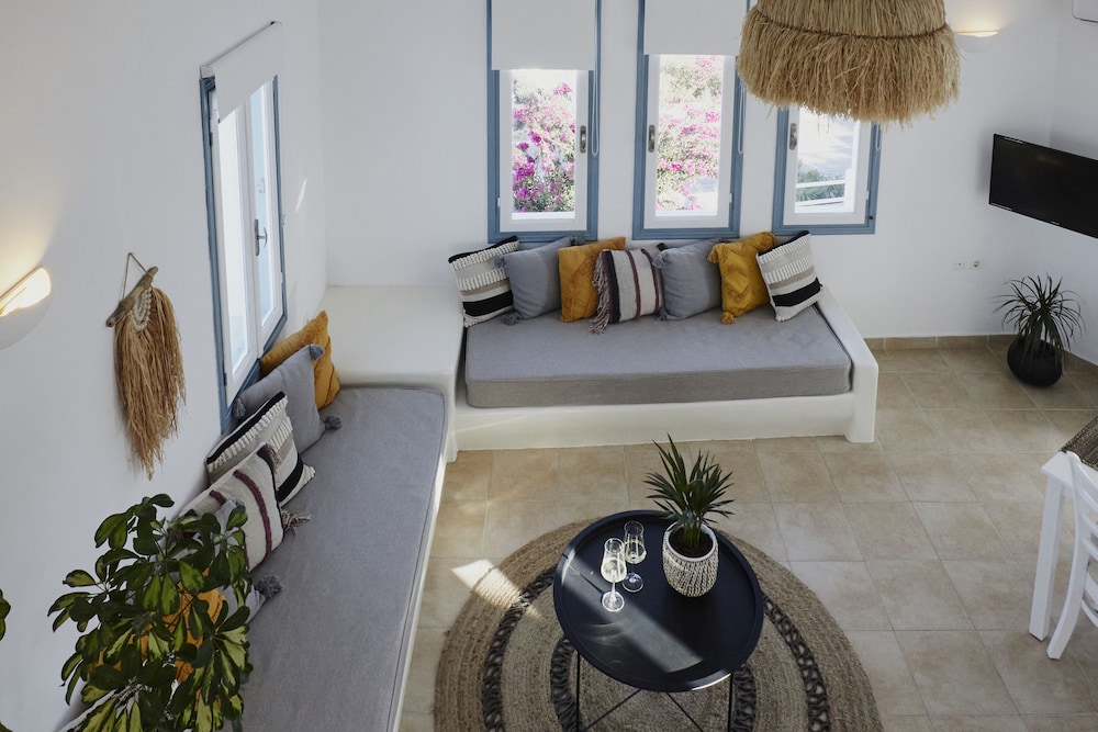 ATHIRI HOTEL 24/50