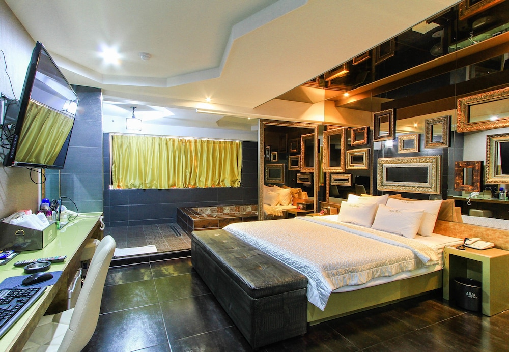 SUITE, DOUBLE BED