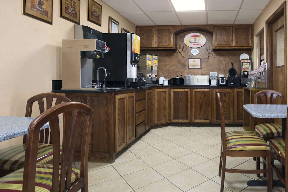 Super 8 by Wyndham Amarillo East 9/37