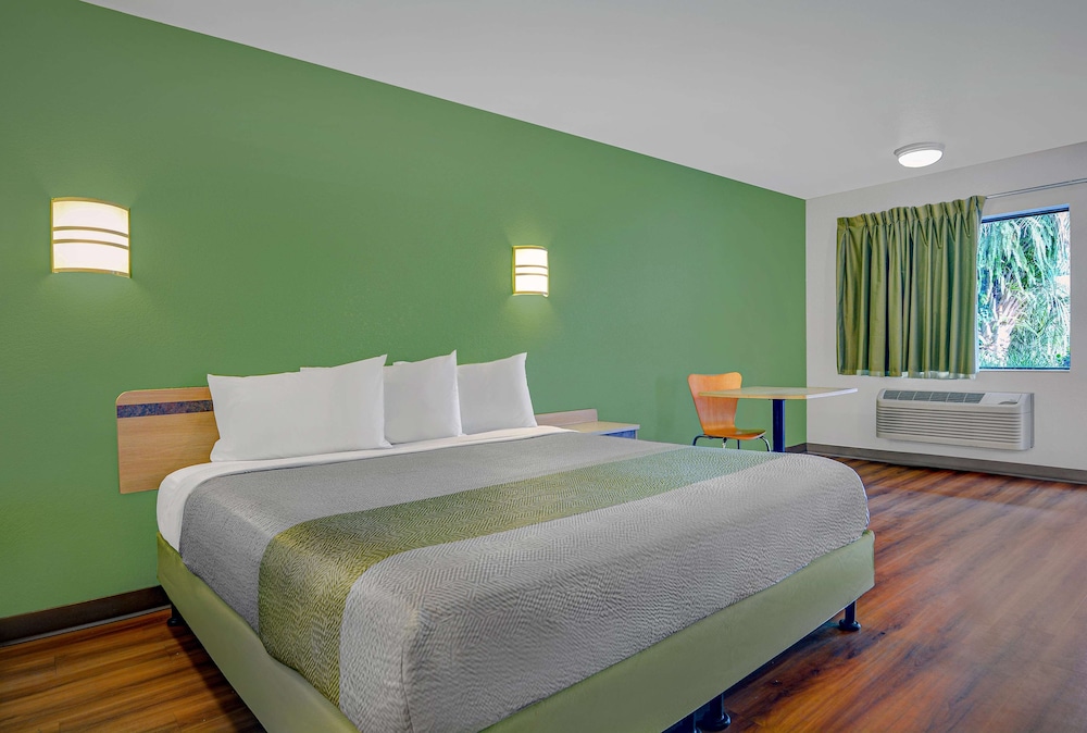 Standard, King Bed
