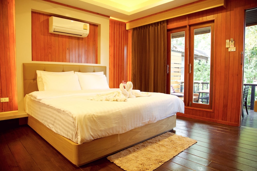 Poohbar Resort & Lotusdive 32/72