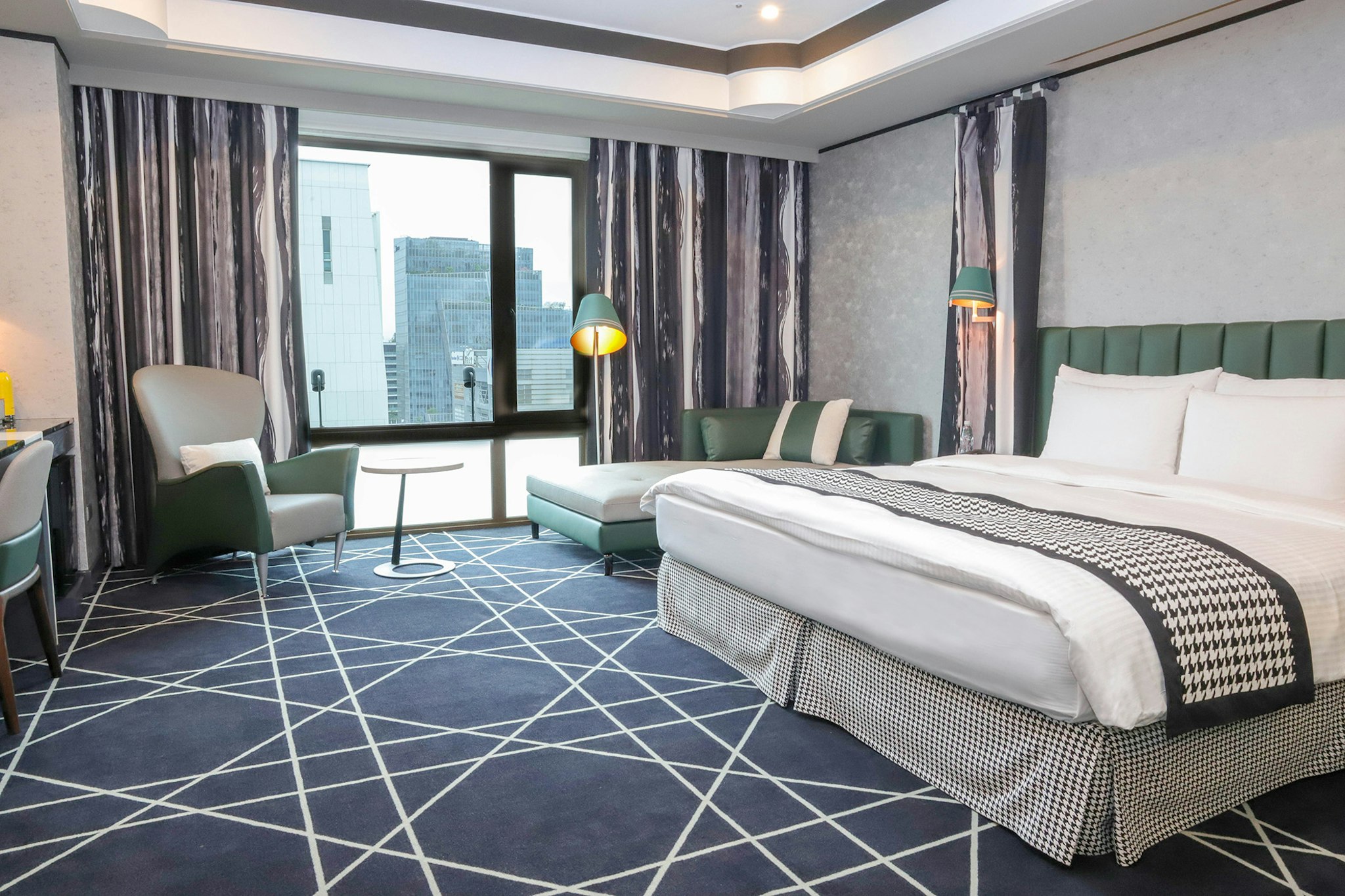 GRAND VICTORIA HOTEL 32/73