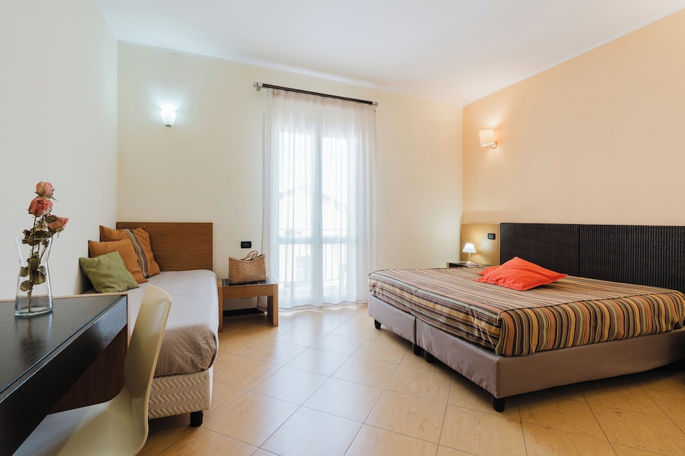 Cerri Hotel 11/49