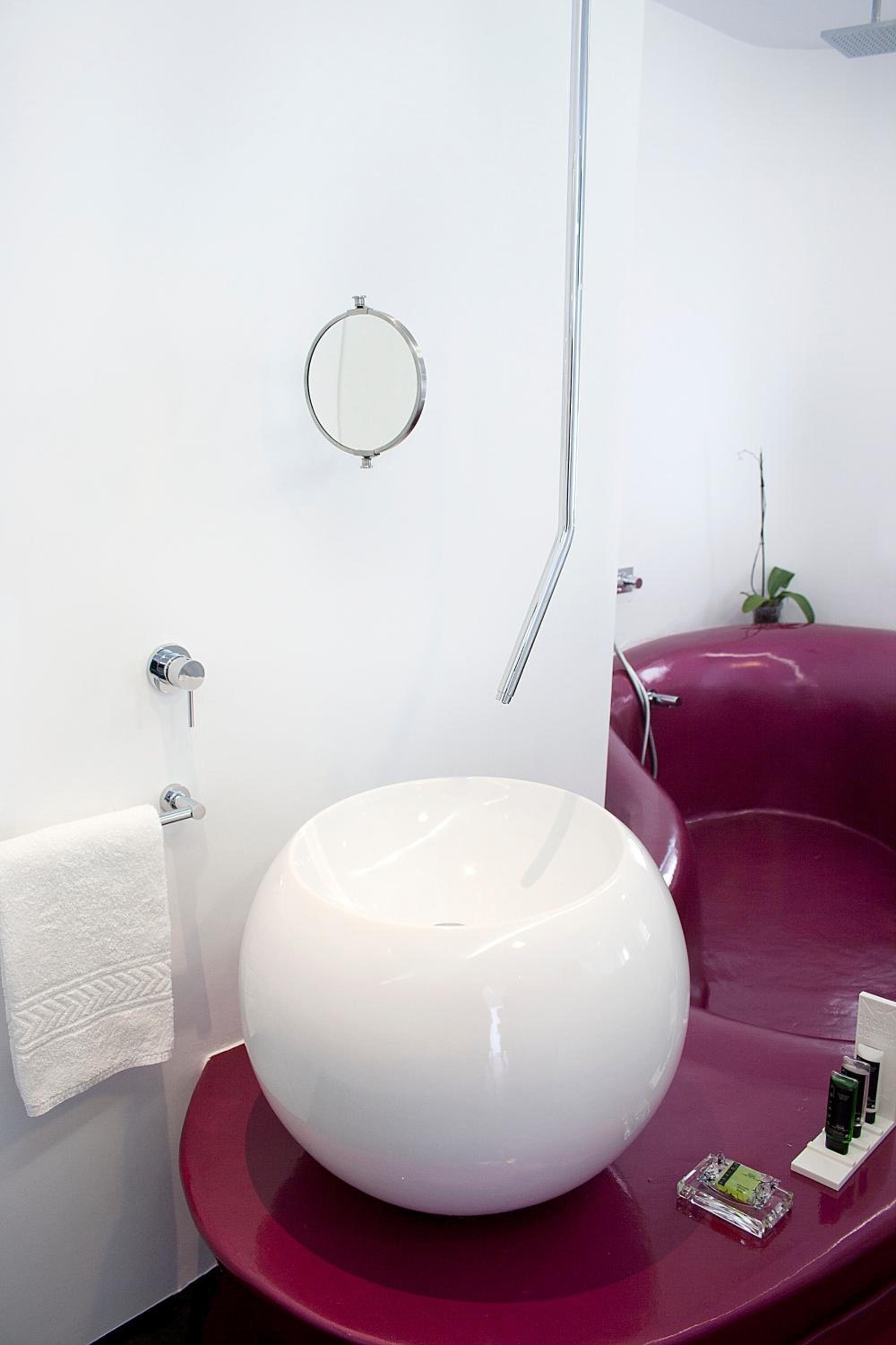 Absoluto Design Hotel 48/50