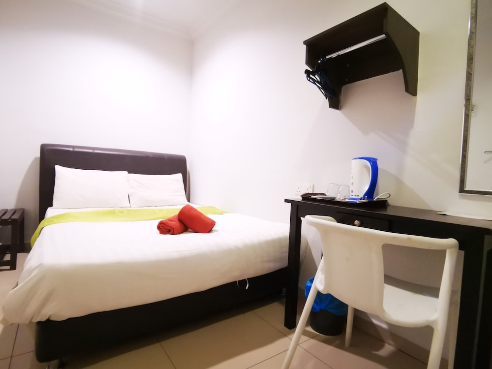 Clover Hotel 18/37