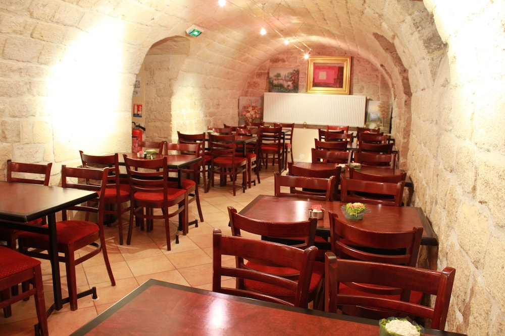 Little Hotel 29/32
