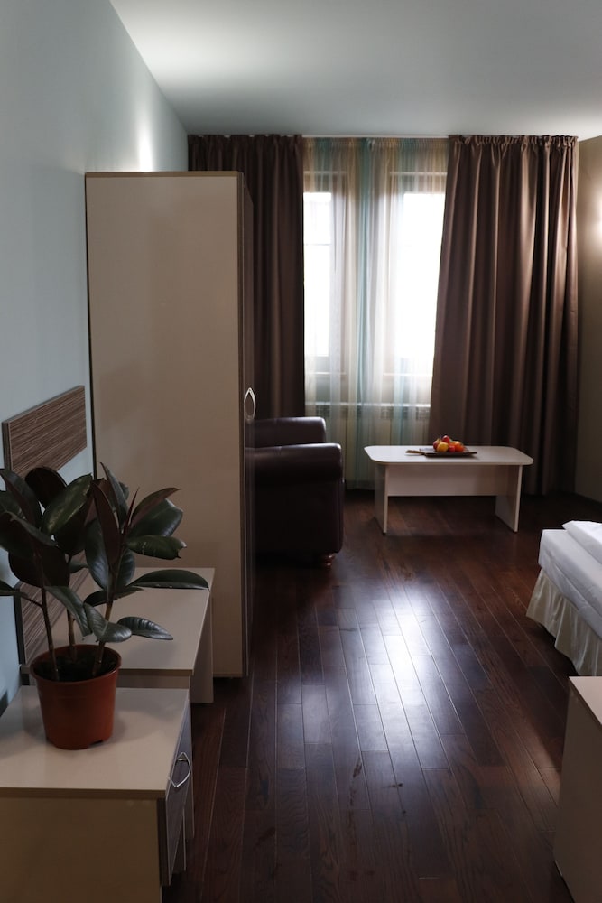 Roots Hotel And Wine Bar 52/70