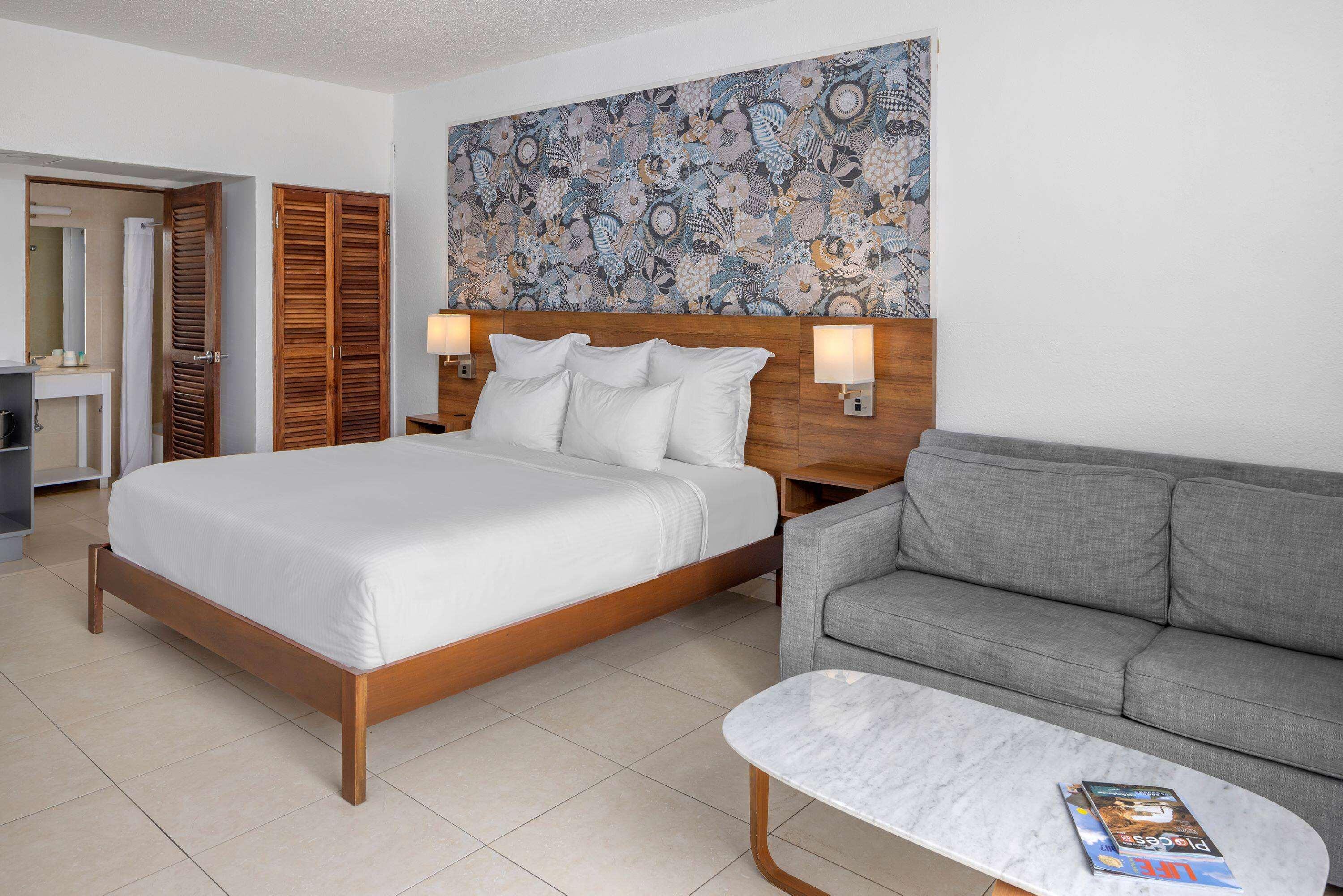 Lago, Collection, Studio, King Bed, Resort View