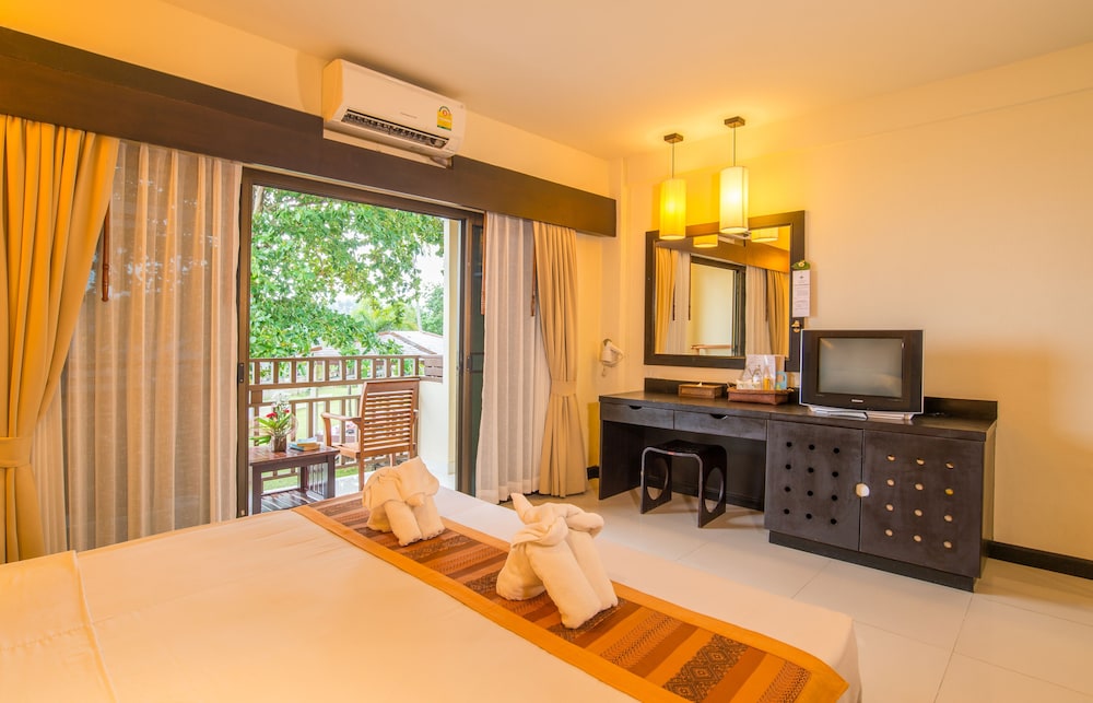 Lanta Pura Beach Resort 9/28