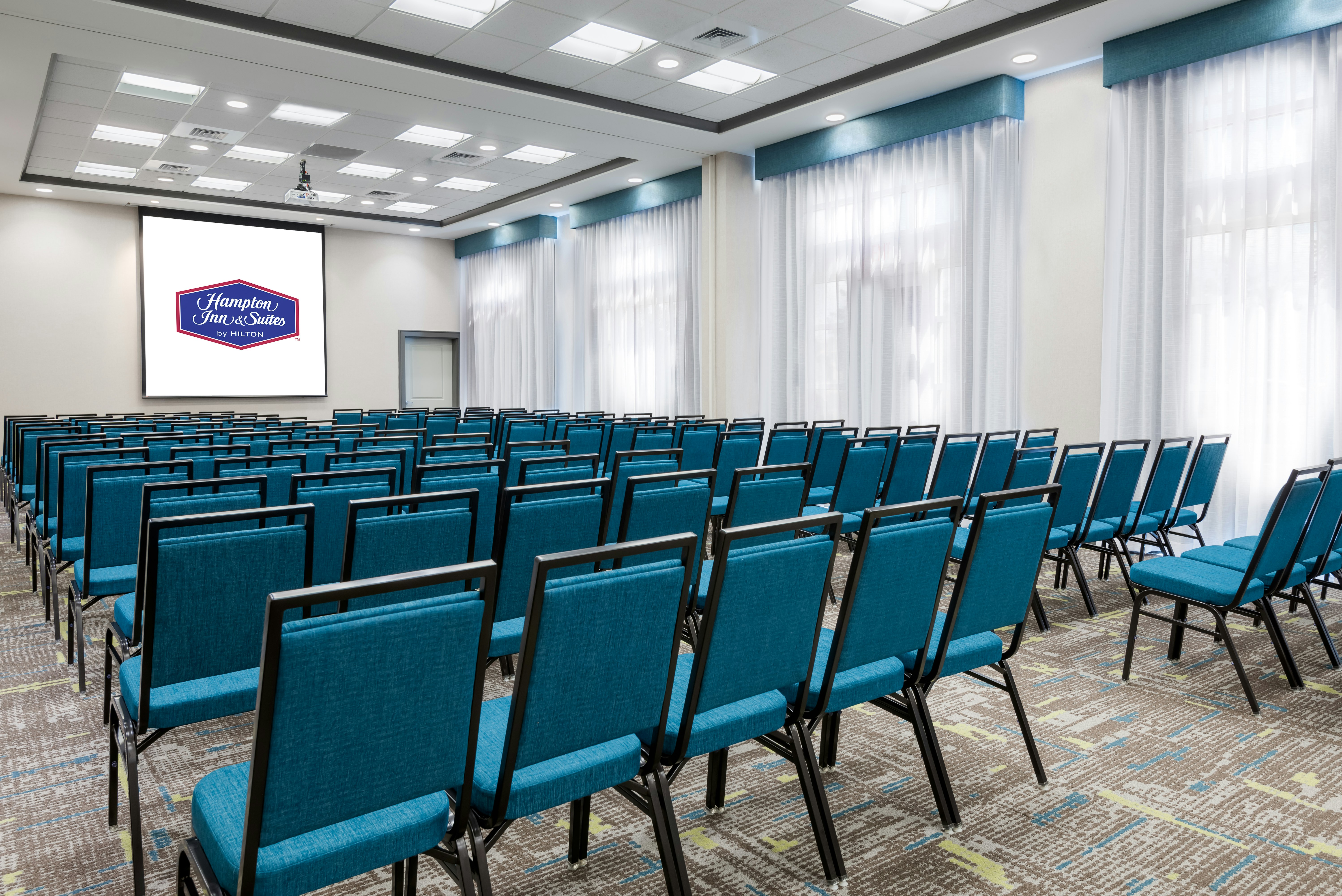Hampton Inn & Suites Orlando Airport @ Gateway Village FL 52/58
