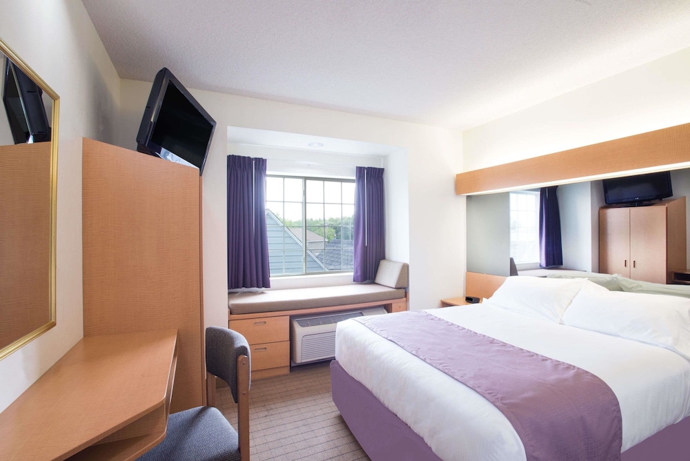 Microtel Inn & Suites by Wyndham Plattsburgh 6/41