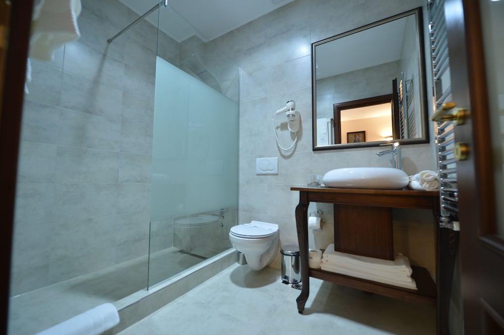 Noblesse Boutique Hotel 28/57